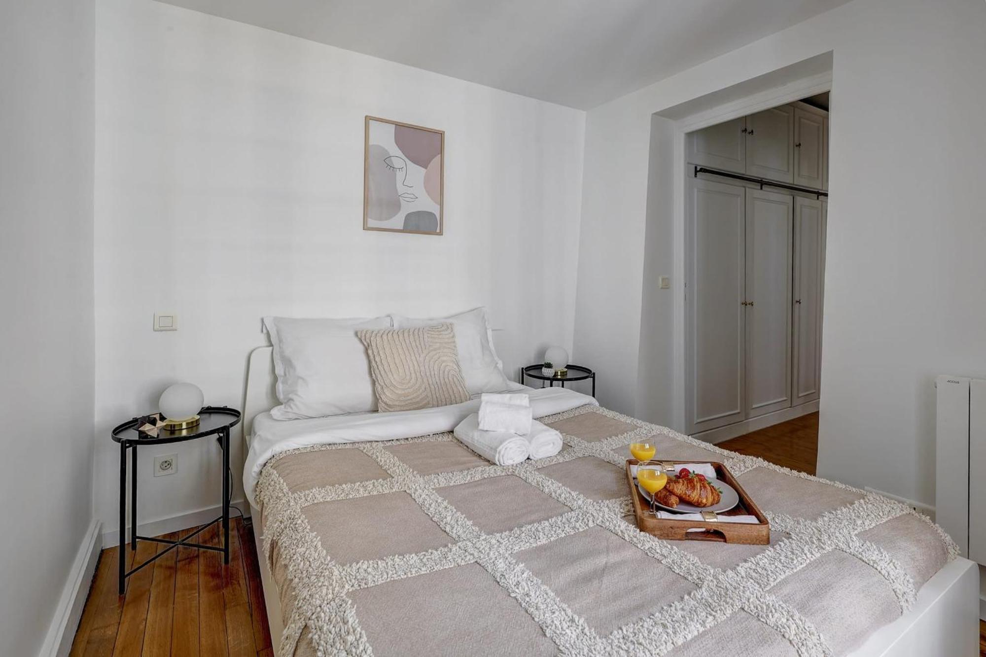 Champs-Elysees - 2Br With Balcony - Cityapartmentstay Parigi Esterno foto