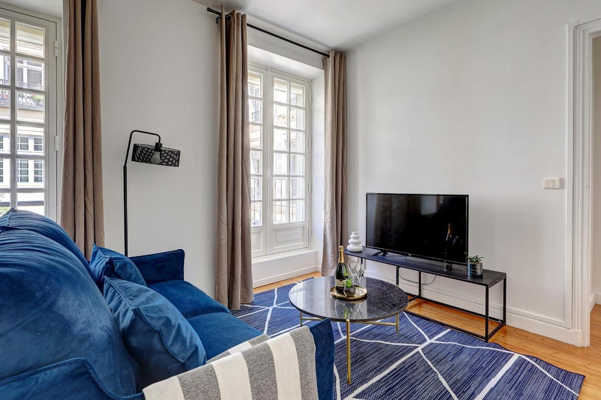 Champs-Elysees - 2Br With Balcony - Cityapartmentstay Parigi Esterno foto
