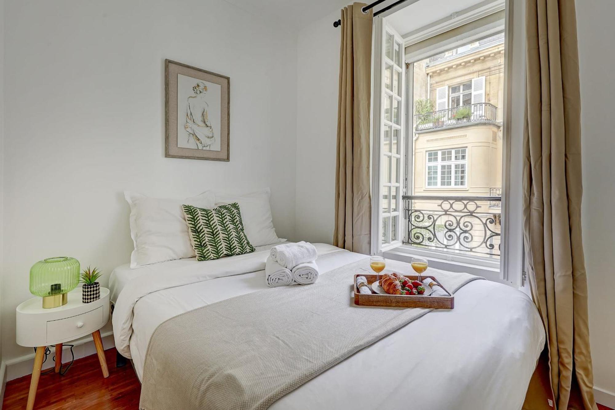 Champs-Elysees - 2Br With Balcony - Cityapartmentstay Parigi Esterno foto