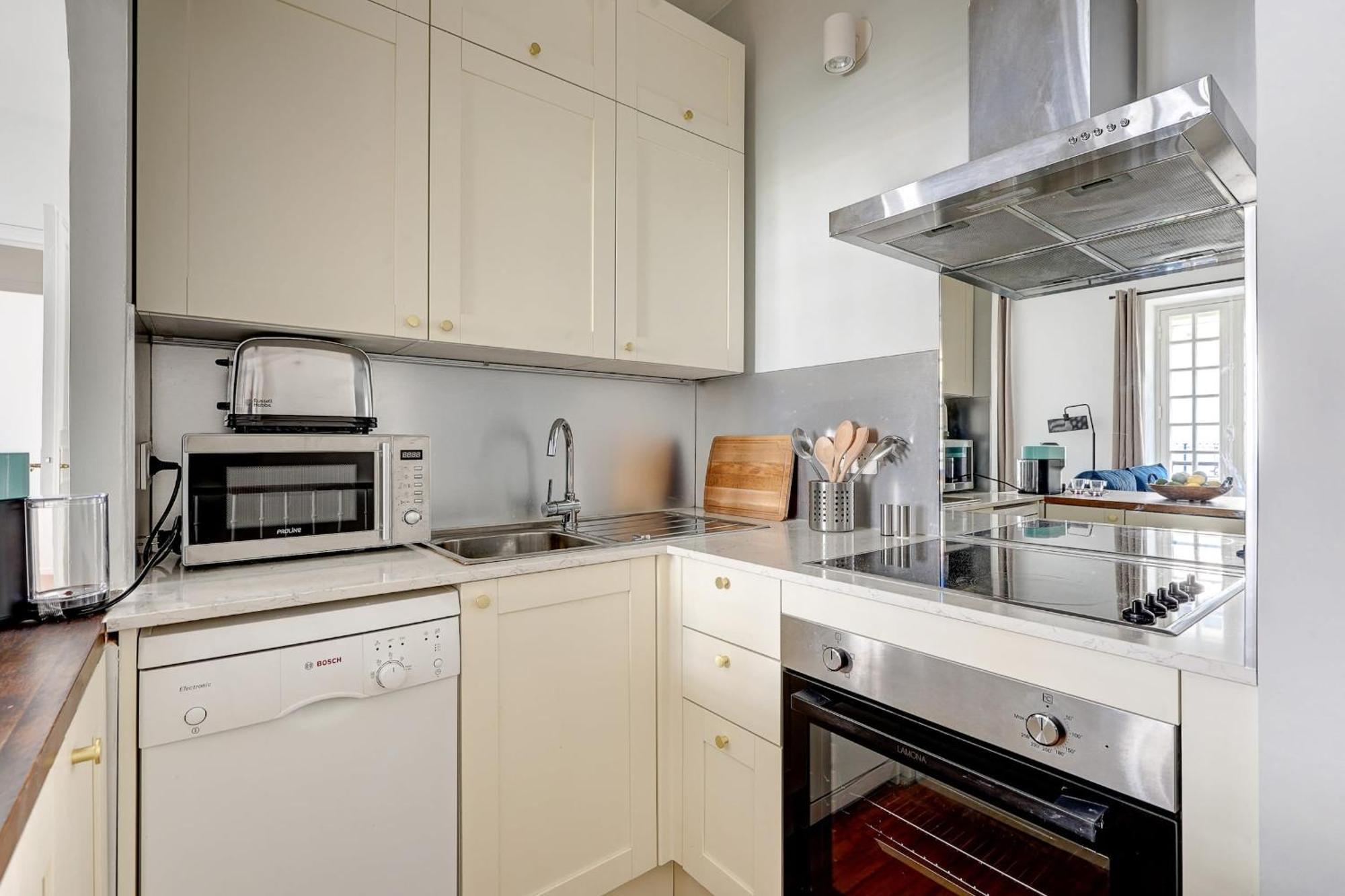 Champs-Elysees - 2Br With Balcony - Cityapartmentstay Parigi Esterno foto